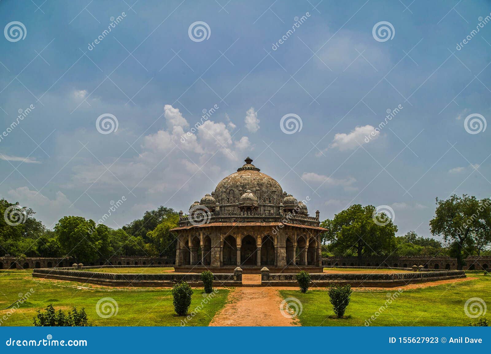 isha khan tomb hi was a pashtun noble in the courts of sher shah sur inside humayun tomb ; delhi