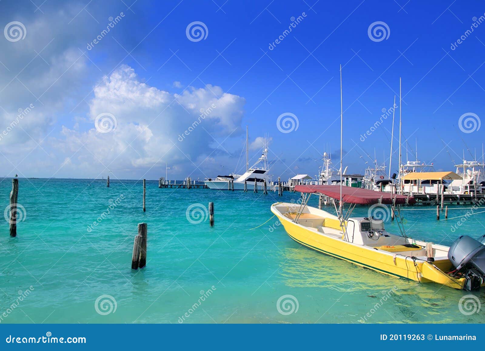 isla mujeres mexico boats turquoise caribbean sea