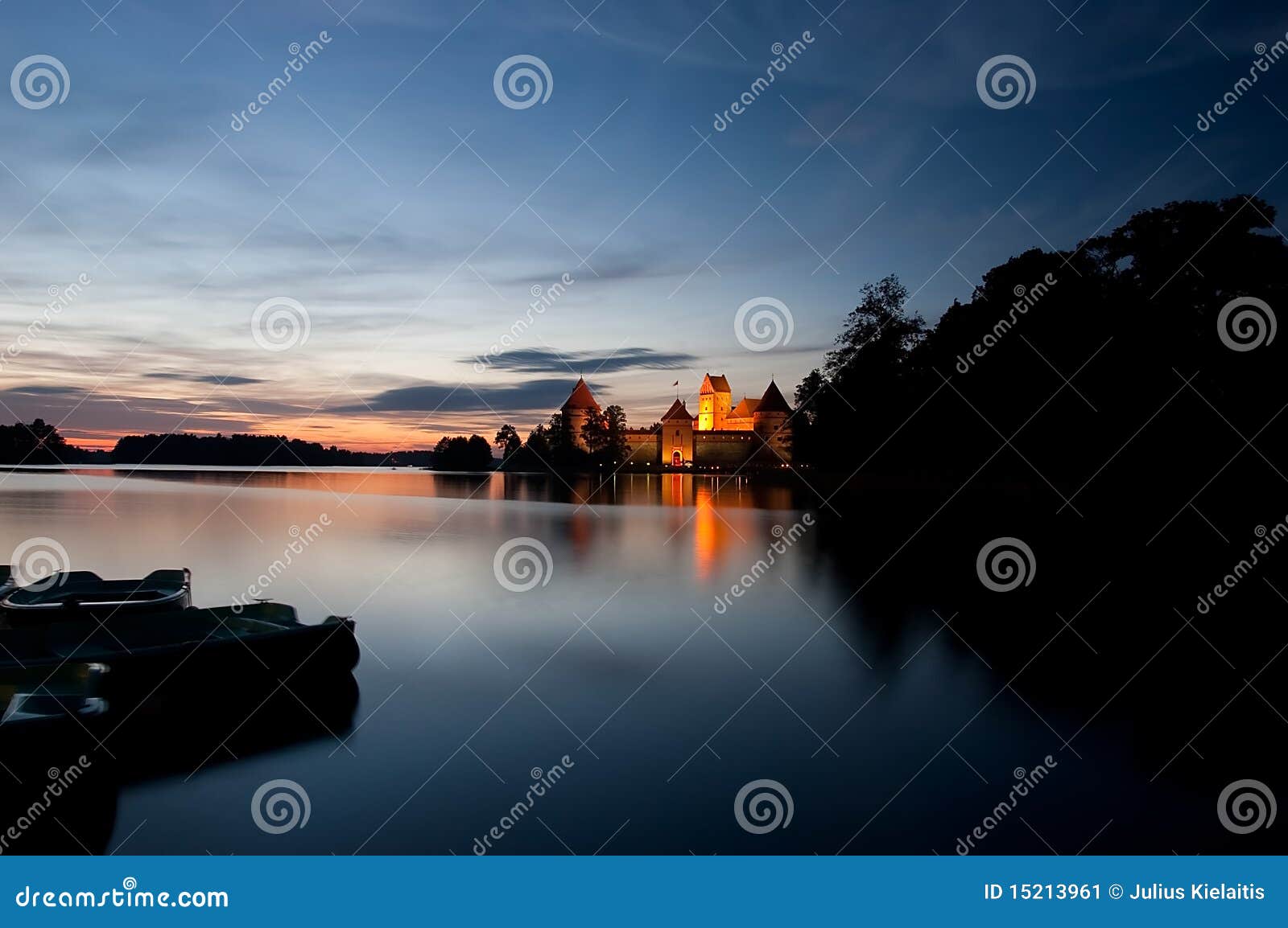 island castle at night, trakai, lithuania, vilnius
