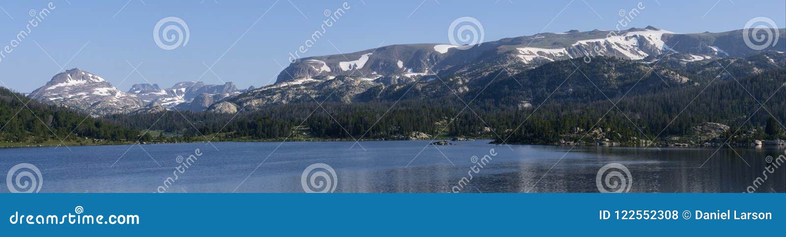 island lake in the beartooth mountains