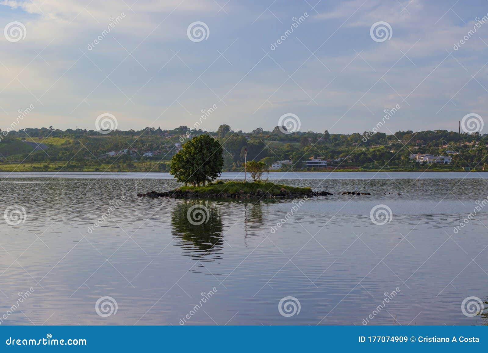 island in the lake in brasilia