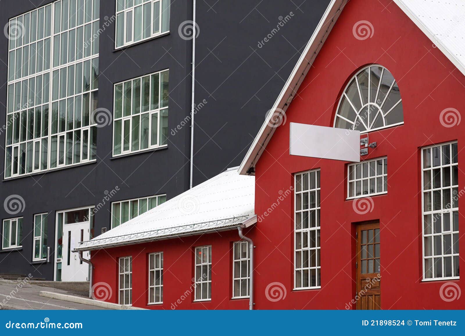 Island: Moderne Architektur In Akureyri Stockfoto - Bild ...