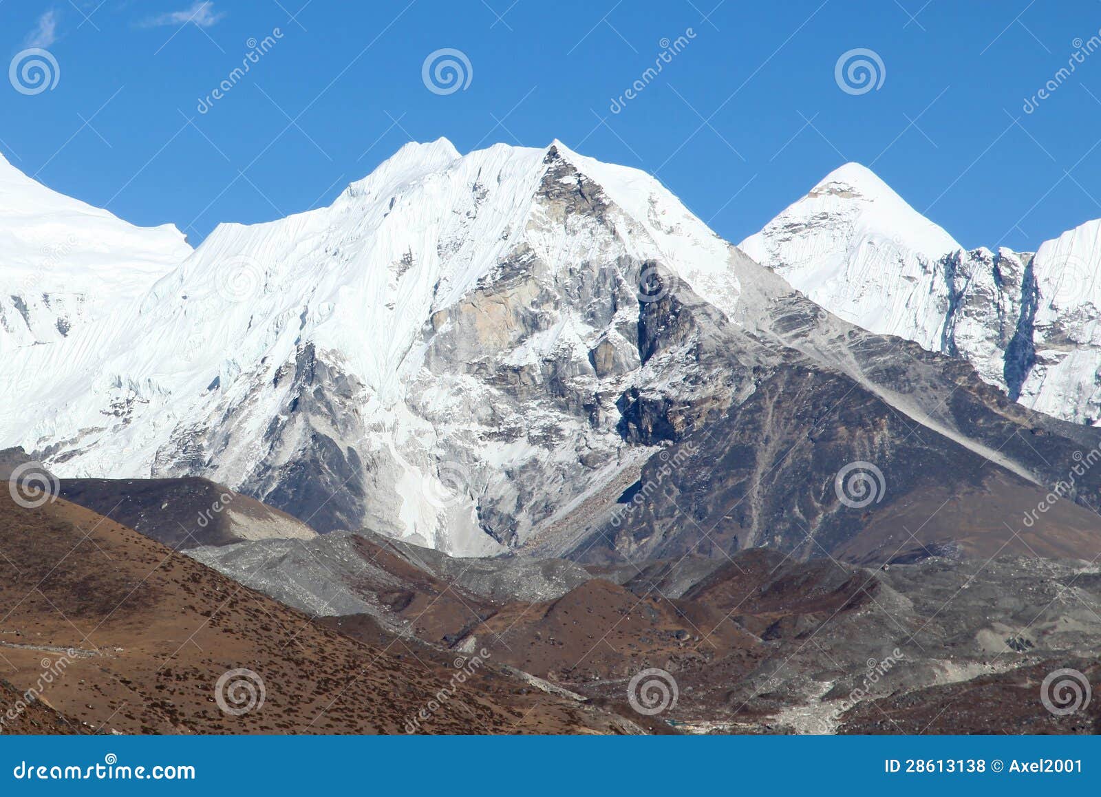 island peak (imja tse) - popular climbing mountain in nepal