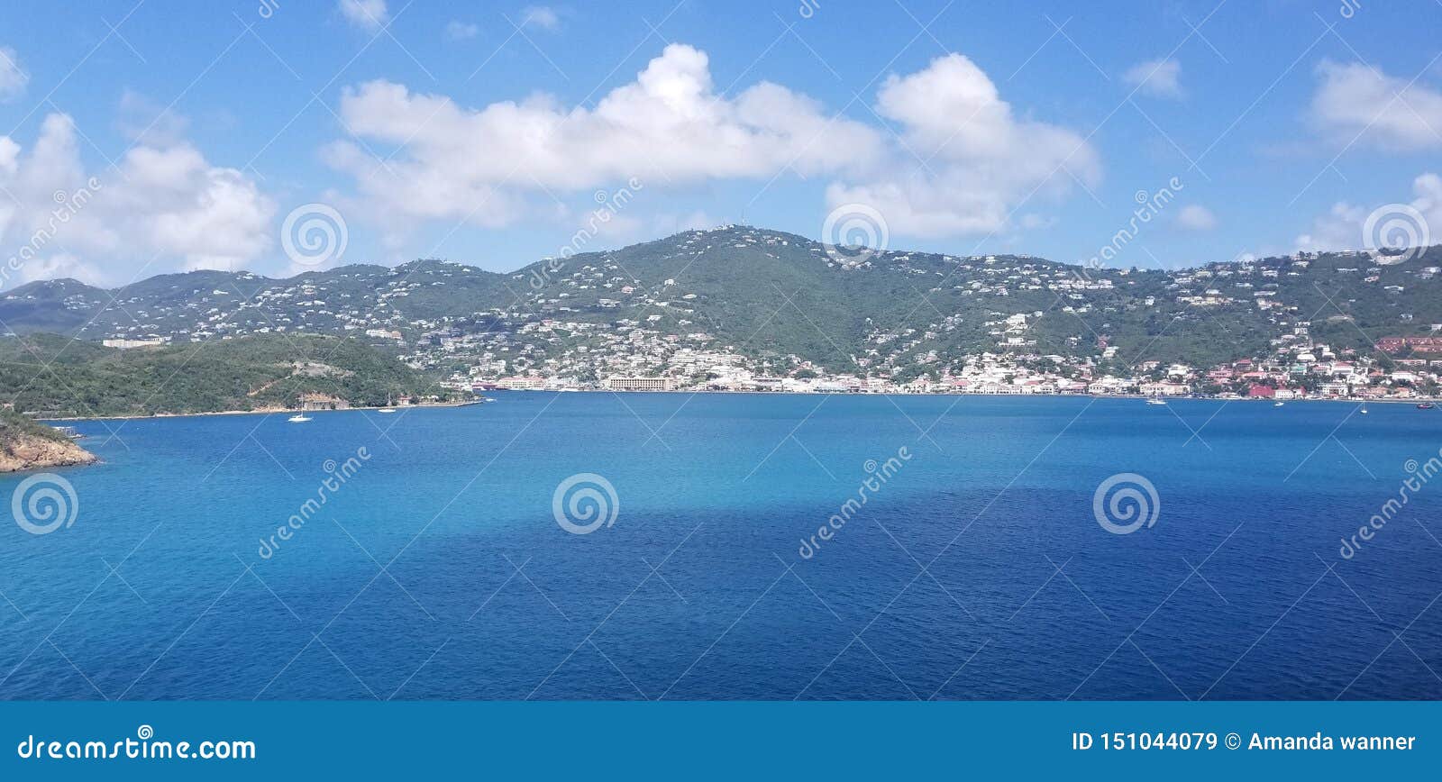 island of st. thomas coming into port