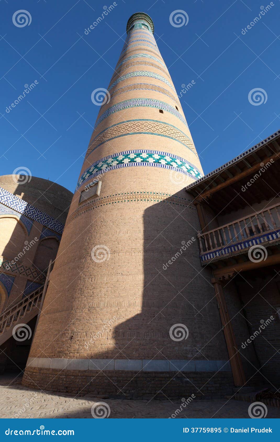 islom hoja minaret in itchan kala - khiva