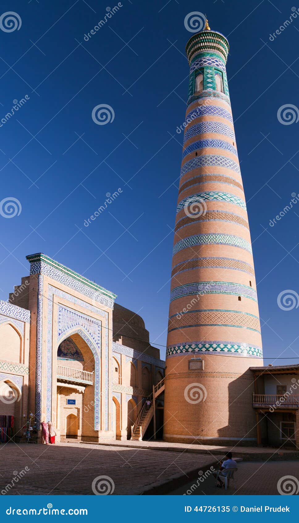 islom hoja minaret in itchan kala - khiva