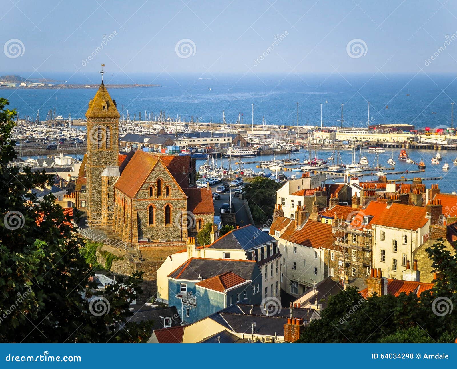 Isola di Guernsey fotografia stock. Immagine di città 64034298