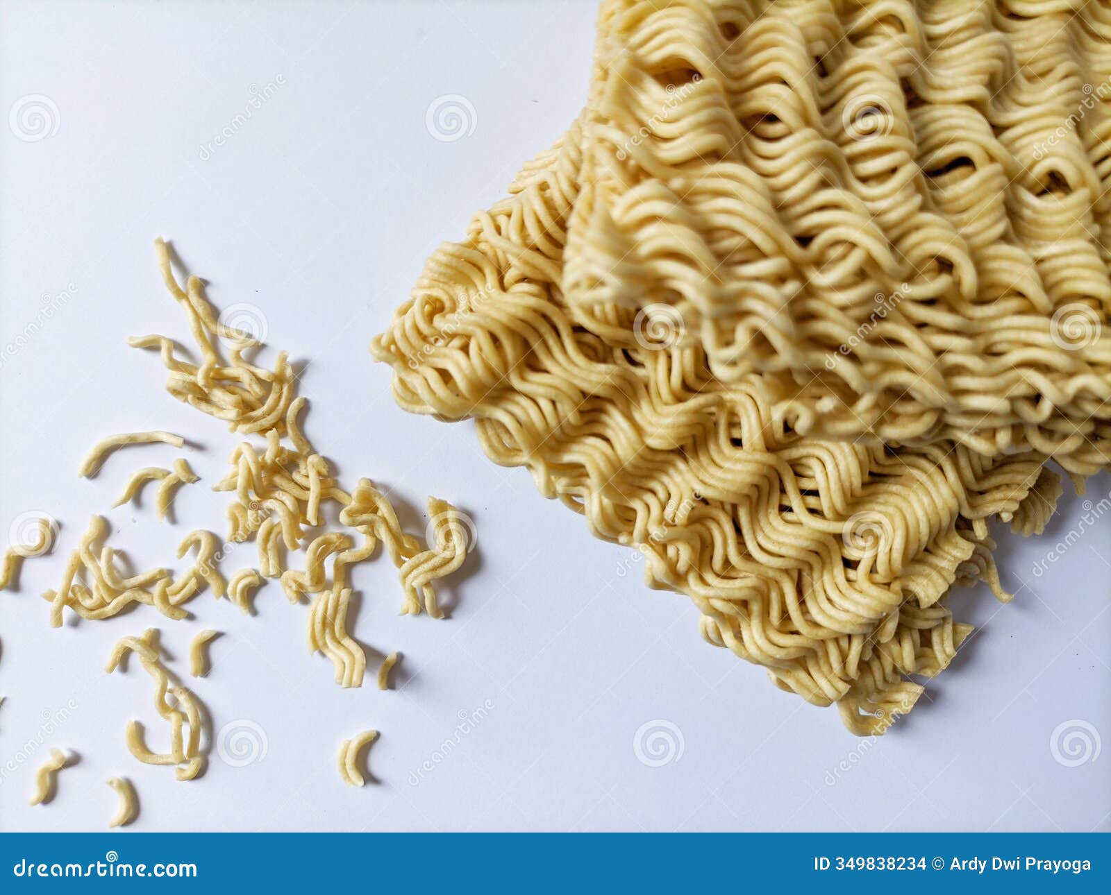  raw instant noodles, raw dried noodles.