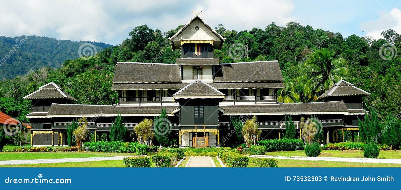The Istana Seri Menanti editorial stock photo. Image of ...