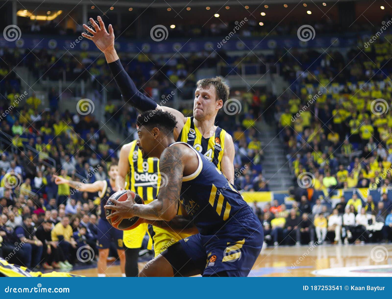 Fenerbahce Beko - Real Madird - EuroLeague 2019-2020 Round 25 Editorial  Photo - Image of court, hoops: 187253541