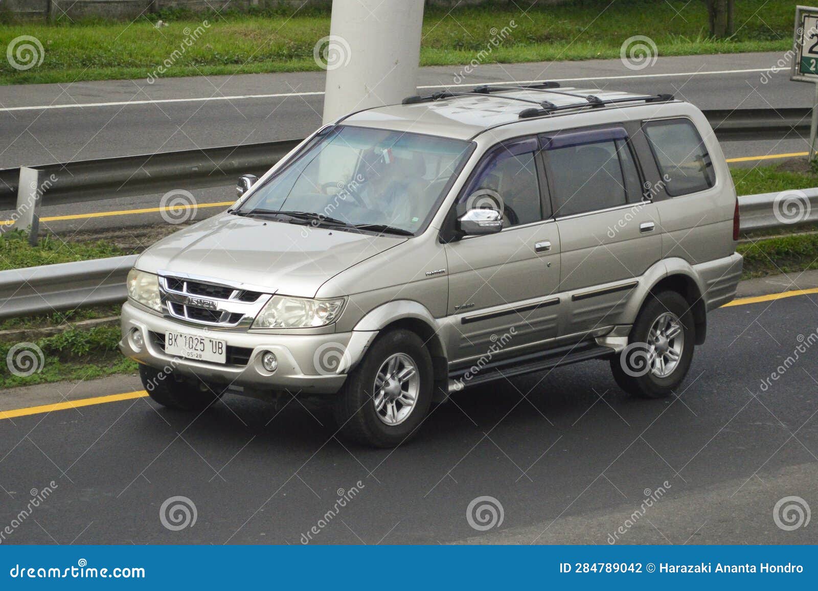 Isuzu Panther Grand Touring Editorial Photography - Image of Isuzu Panther Grand Touring Editorial Photography - Image of