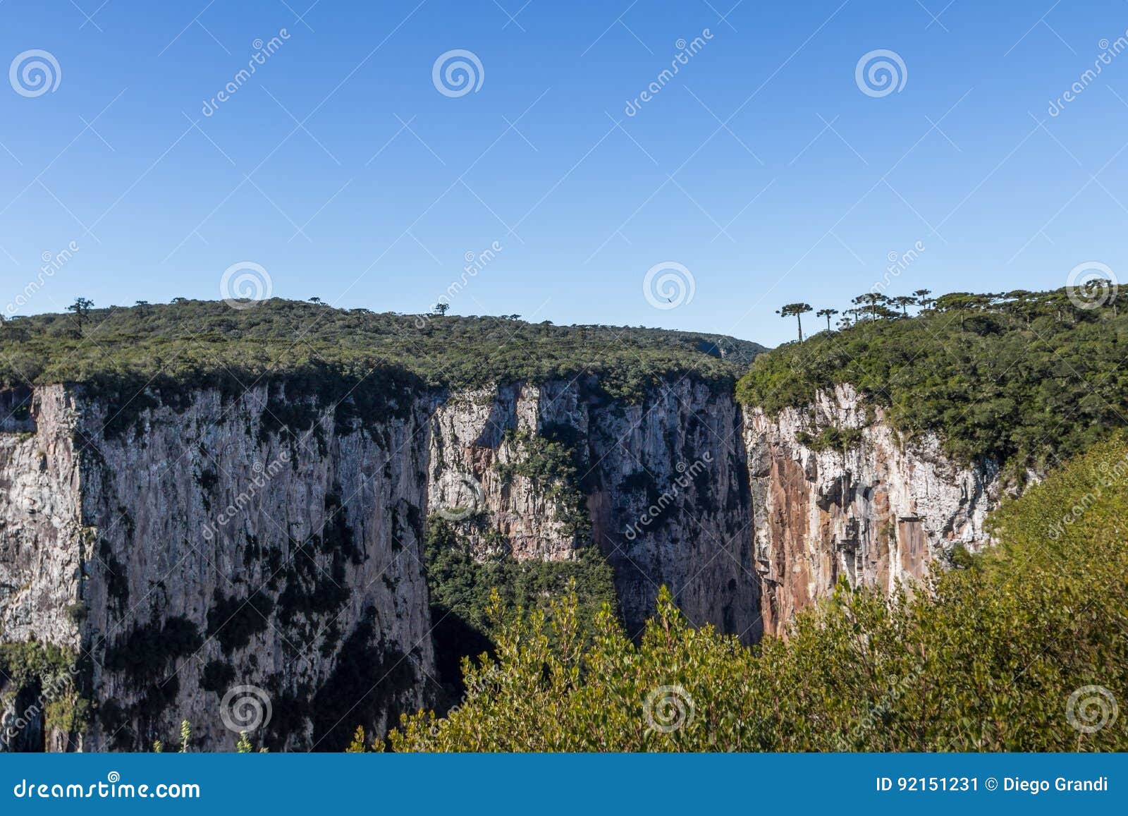 itaimbezinho canyon at aparados da serra national park - cambara do sul, rio grande do sul, brazil