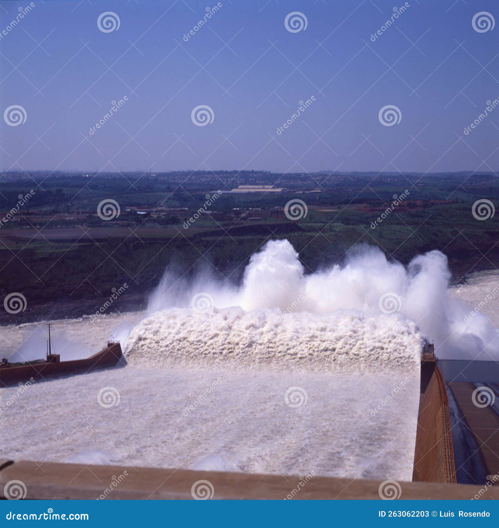 itaipu dam, on the border of brazil and paraguay