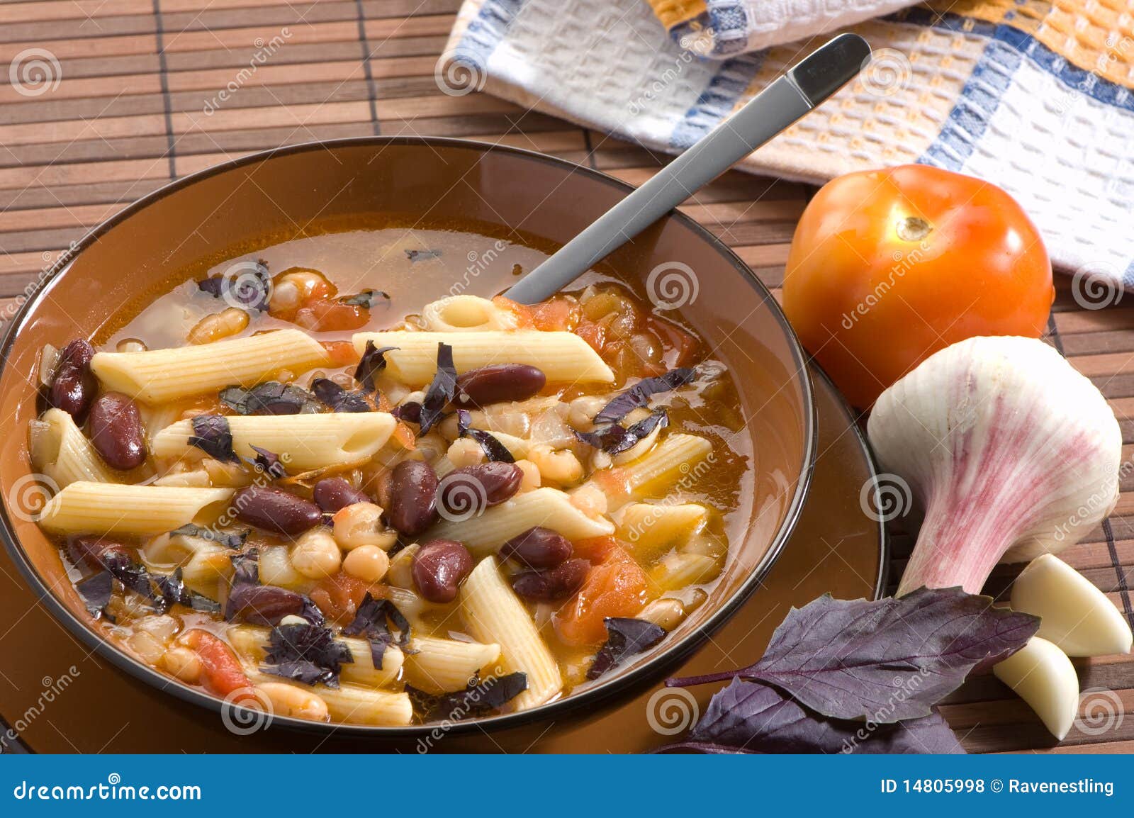 Fonkelnieuw Italiaanse Soep Met Bonen En Macaroni Stock Foto - Afbeelding TP-61