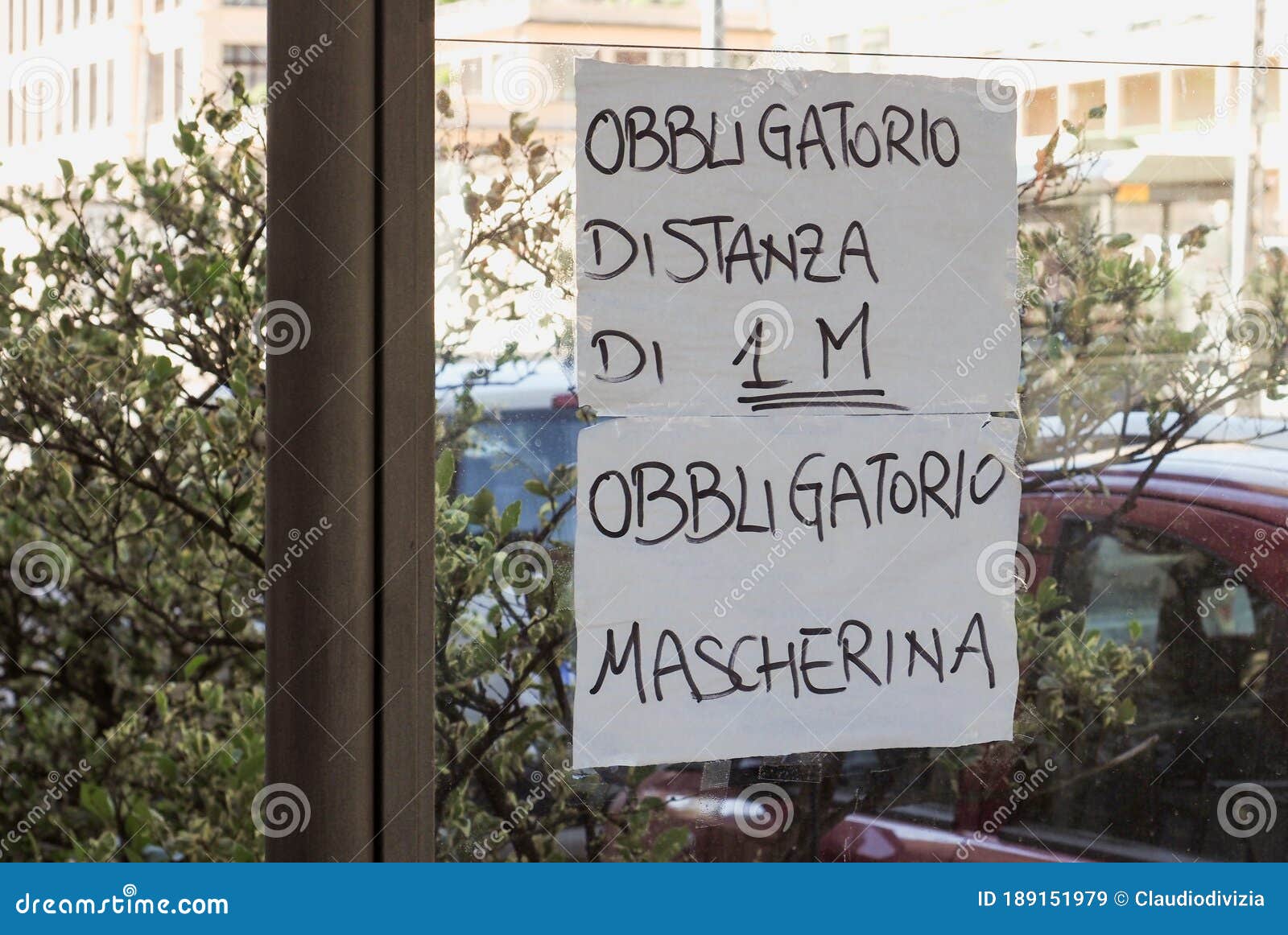 italian covid social distance sign