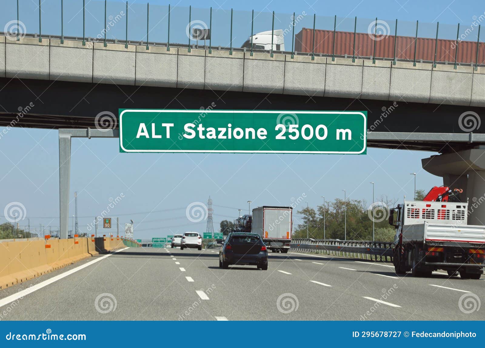 italian highway sign'alt stazione 2500m on  roadway