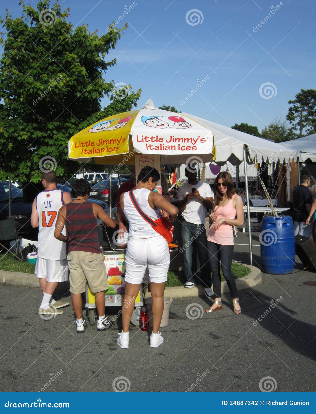 Italian Ice Vender editorial photography. Image of woman 24887342
