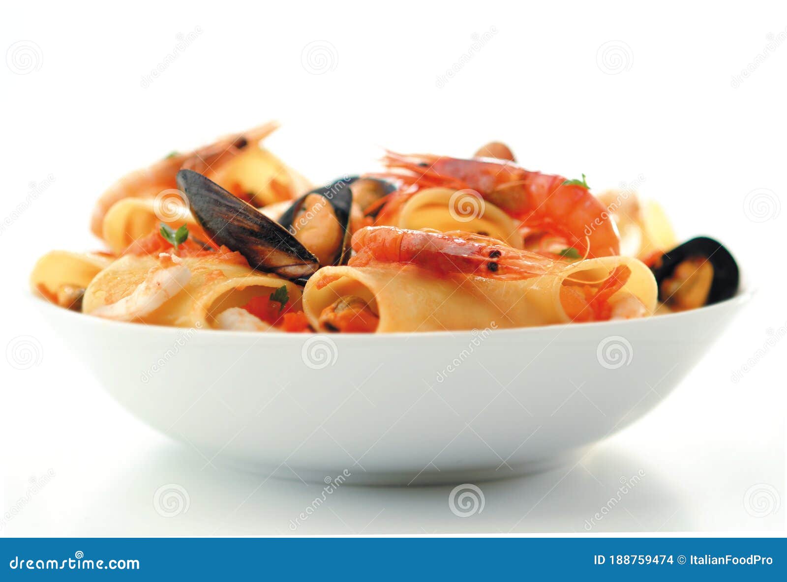 italian pasta dish `paccheri gamberi e cozze`