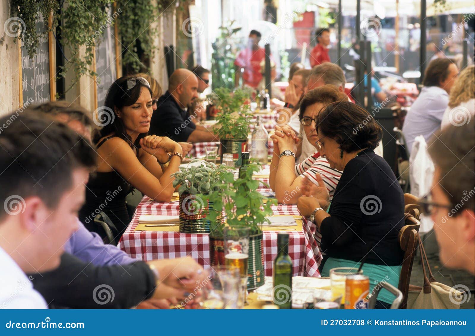 Italian restaurant editorial stock photo. Image of cuisine 27032708