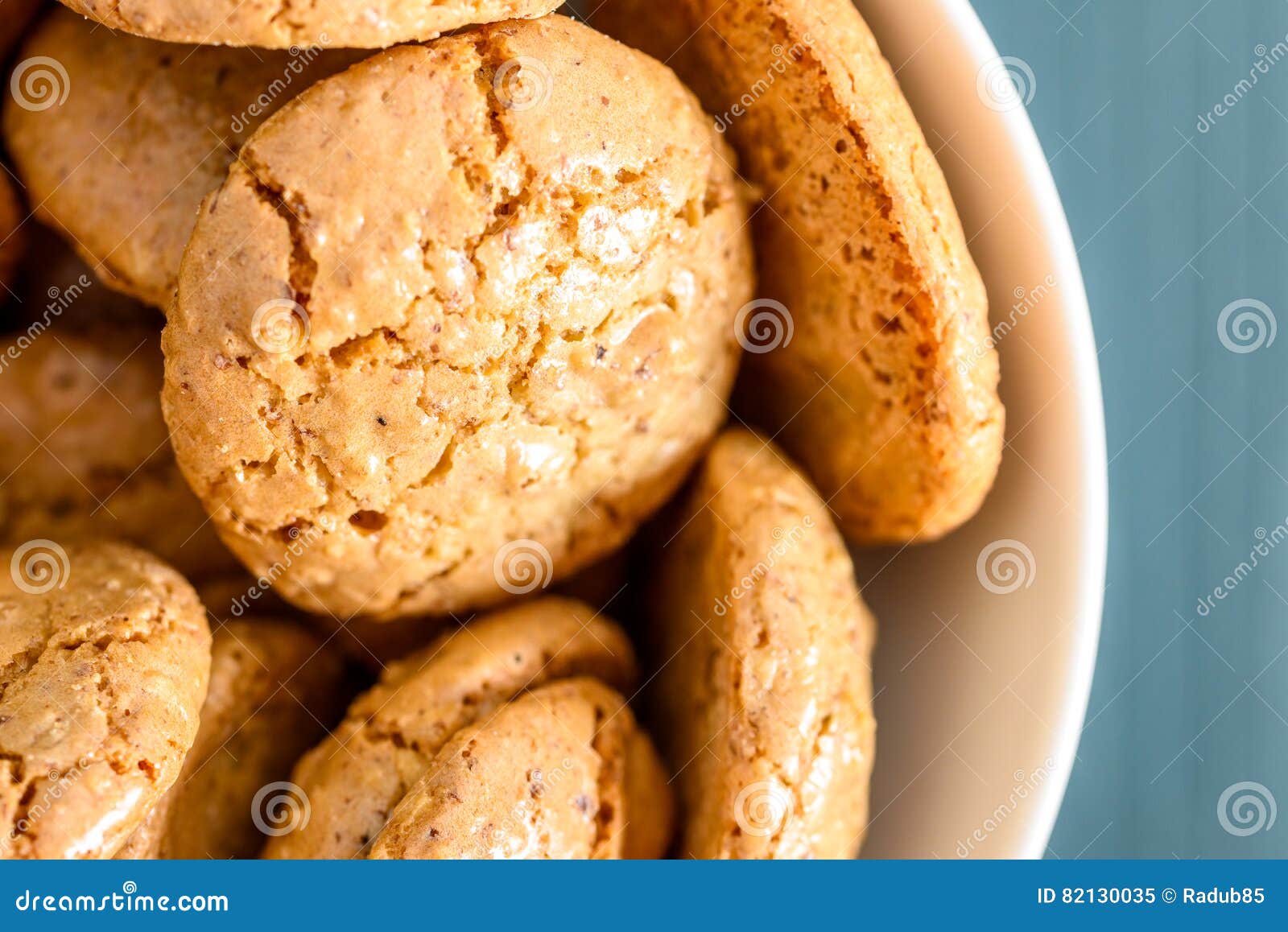 Italienische Amaretti Kekse Stockbild - Bild von italienisch, biskuite ...