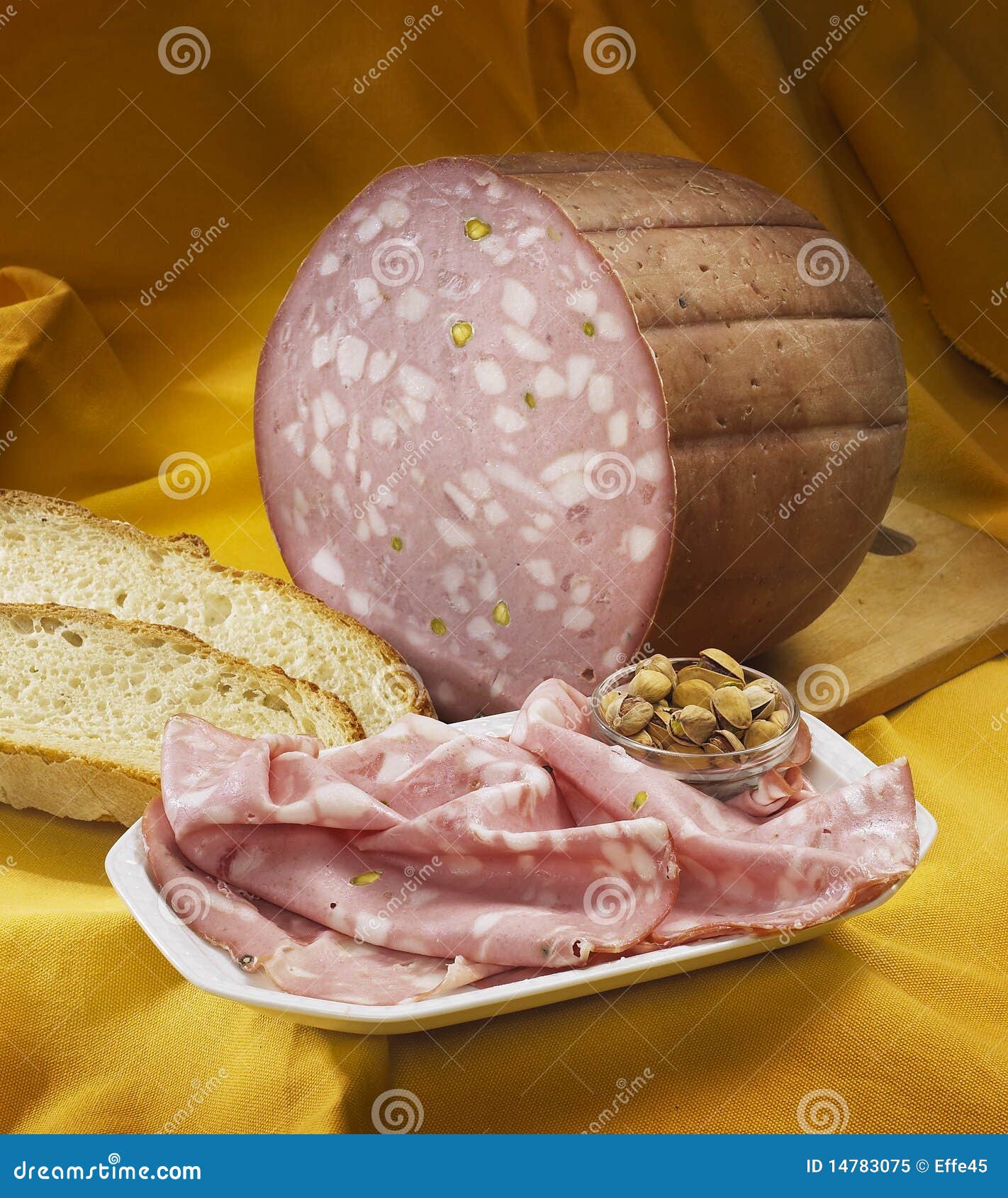 Italienische Mortadella stockbild. Bild von frühstück 14783075