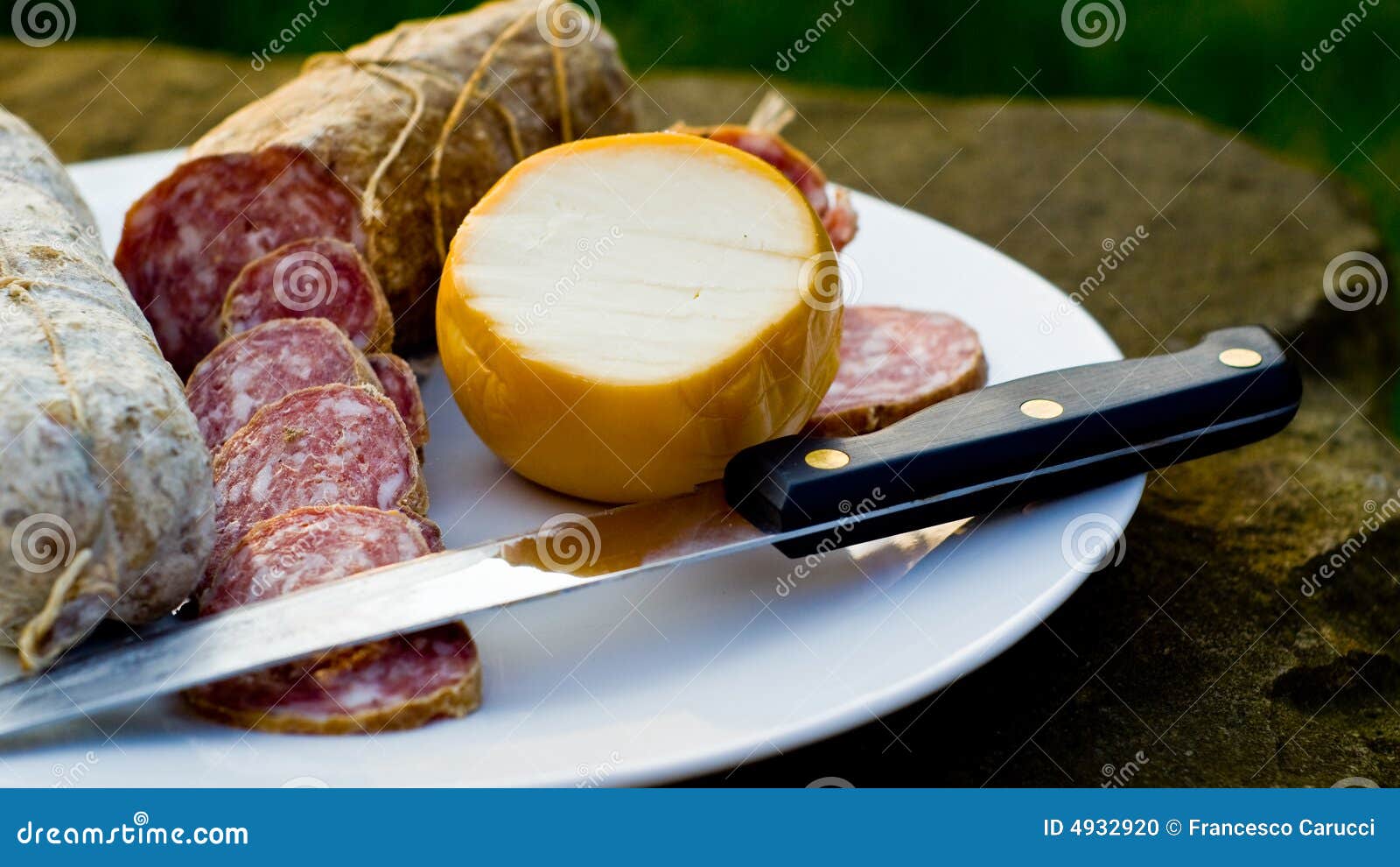 Italienische Salami Und Käse Stockfoto - Bild von kulinarisch ...