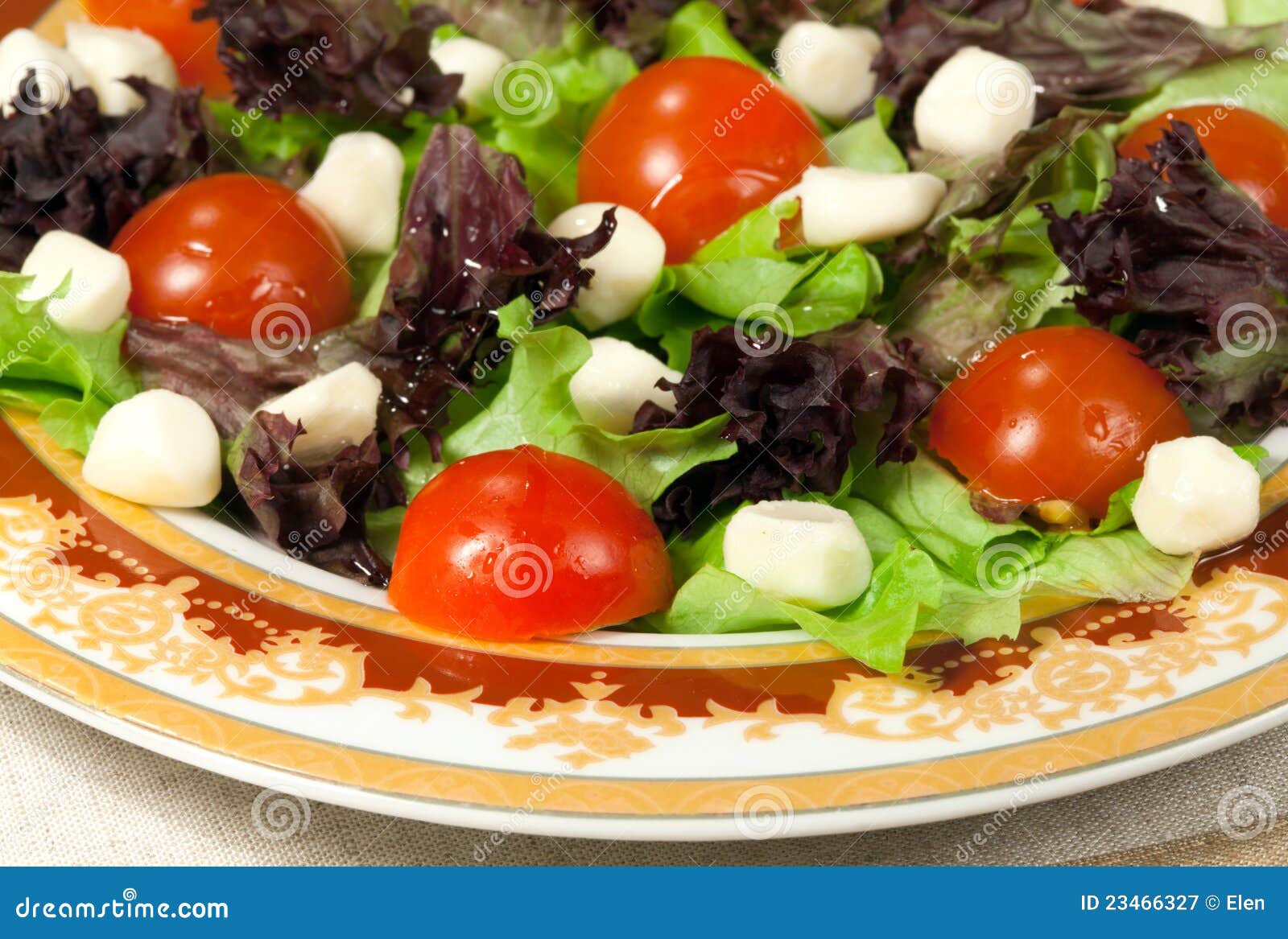 Italienischer Salat Mit Mozzarella Stockbild - Bild von vegetarier ...