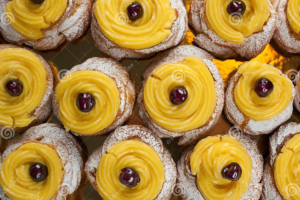 Italienischer San Giuseppe Zeppole Von Neapel Stockfoto - Bild von ...