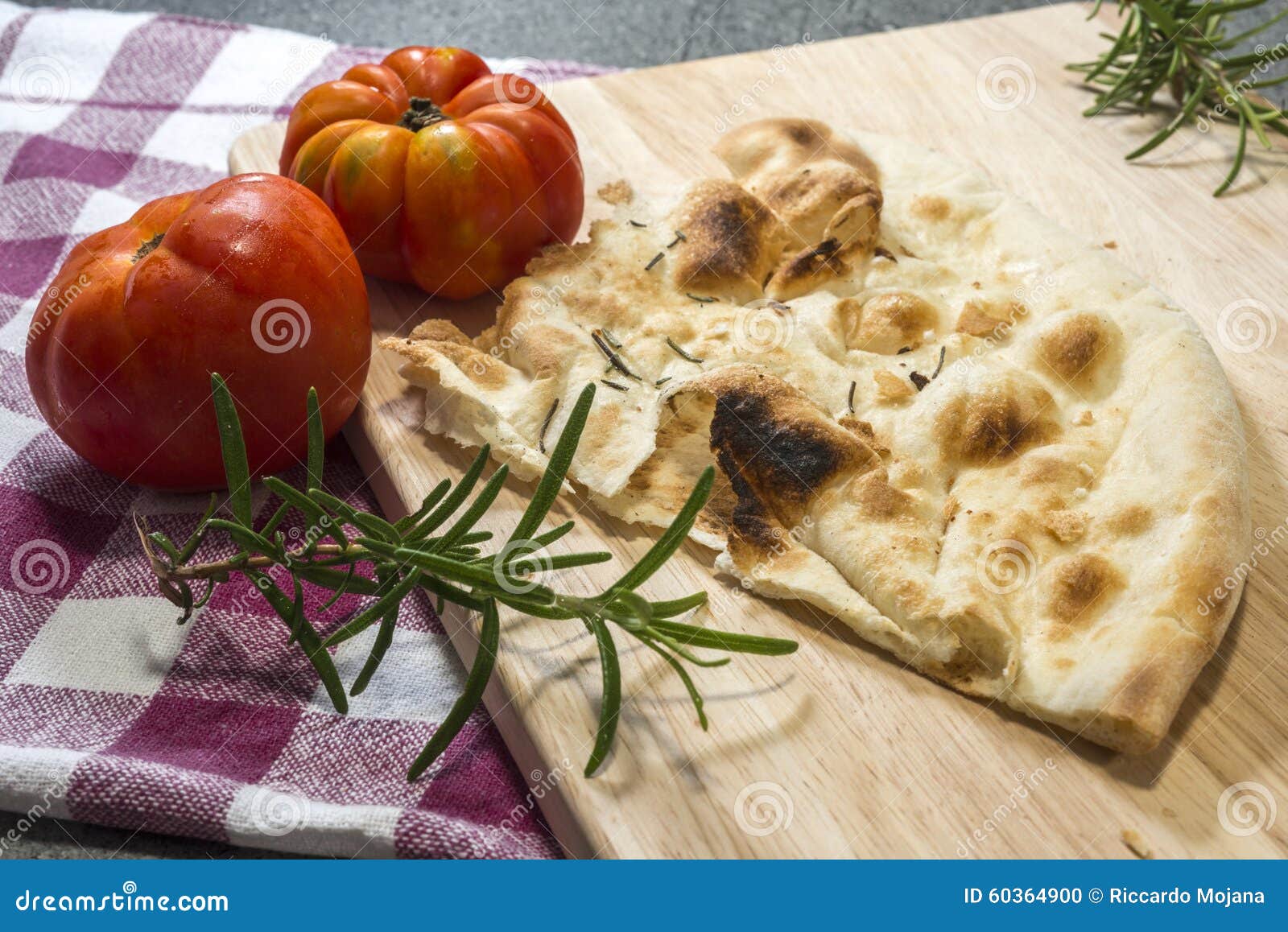 Italienisches Einfaches Focaccia Stockfoto - Bild von scheibe, rosmarin ...