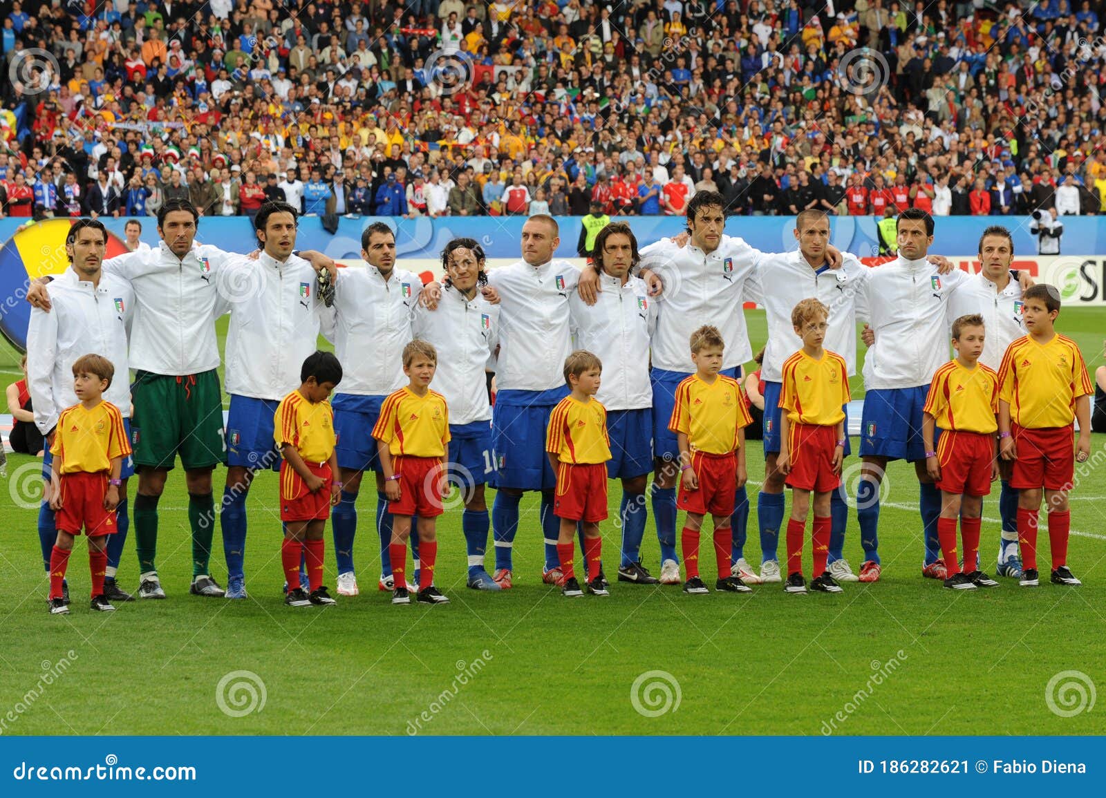 Italy National Team editorial photo. Image football - 186282621