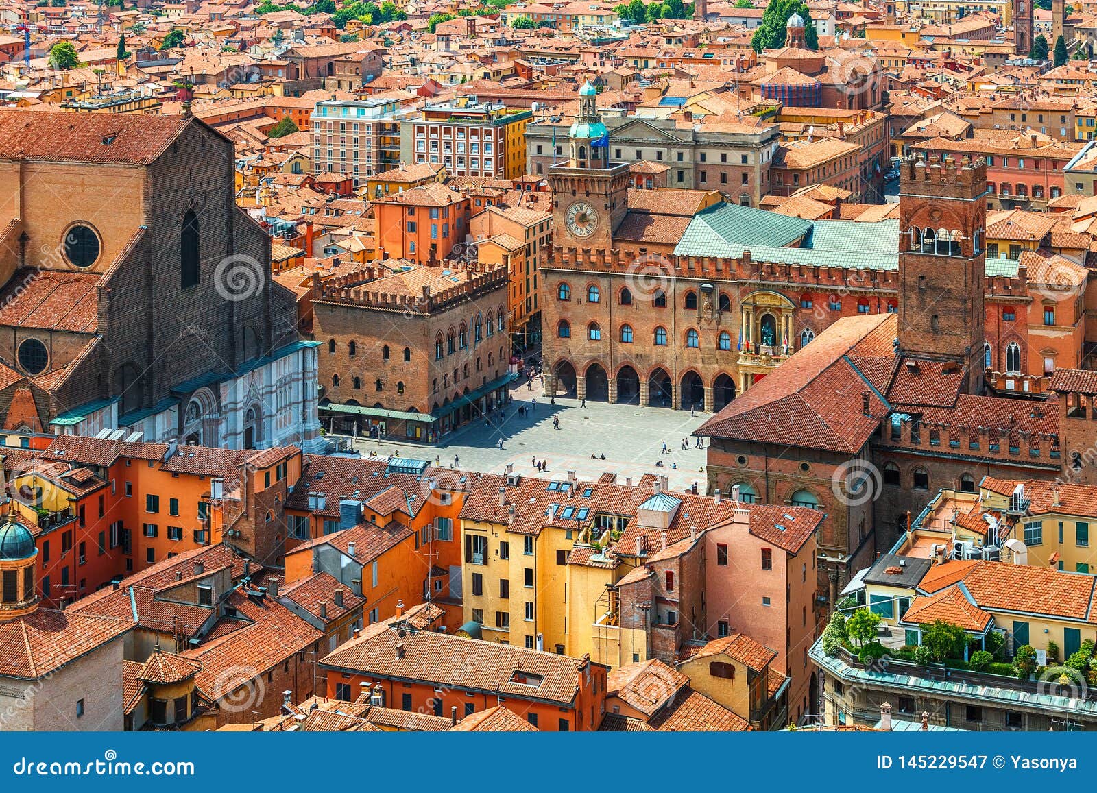 italy piazza maggiore in bologna old town