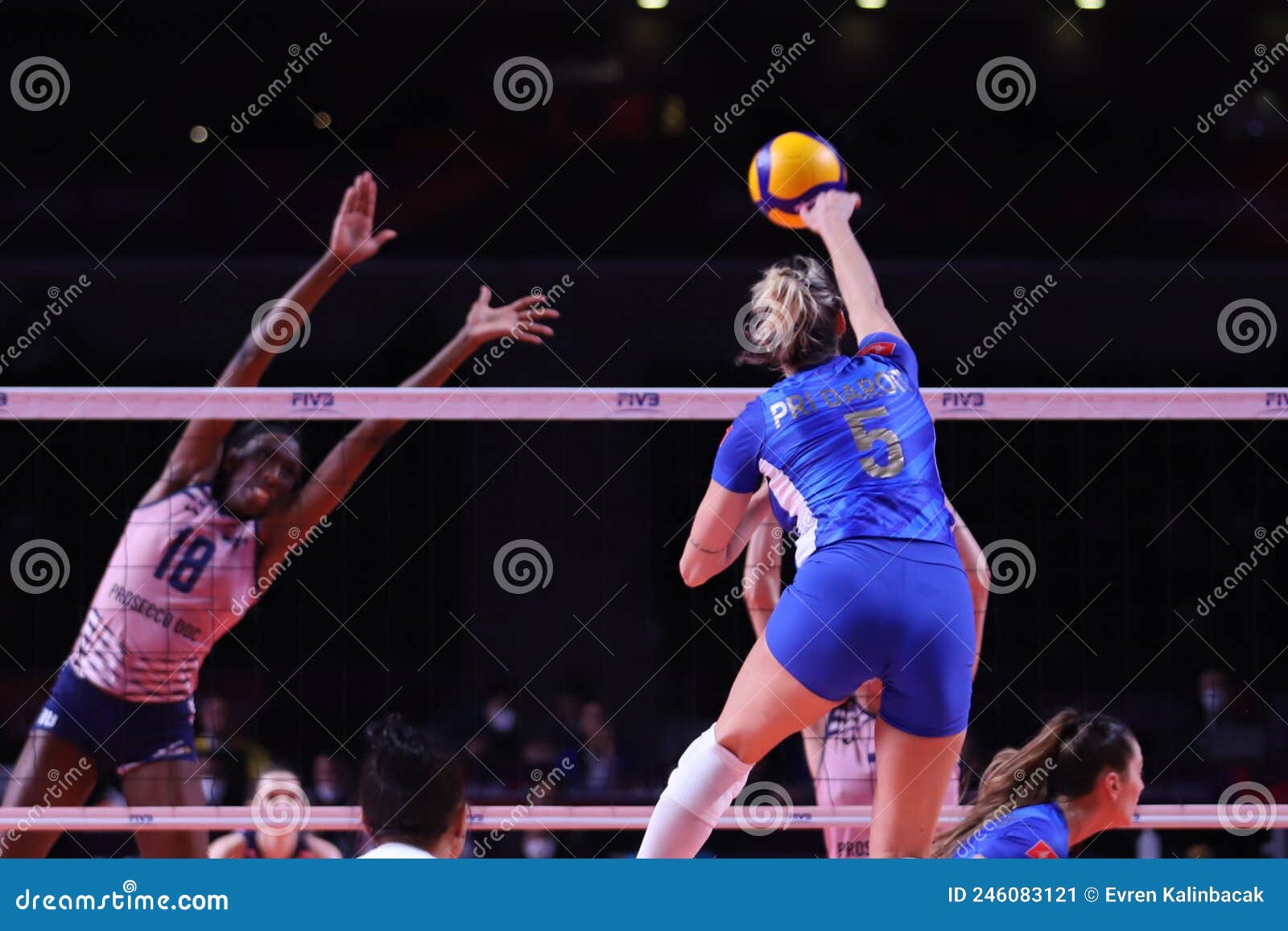 Campeonato Mundial De Vôlei Imoco Volley Conegliano Vs Vakifbank Fivb Fivb  Vôlei Feminina Campeonato Mundial Final Foto Editorial - Imagem de final,  salva: 288950581