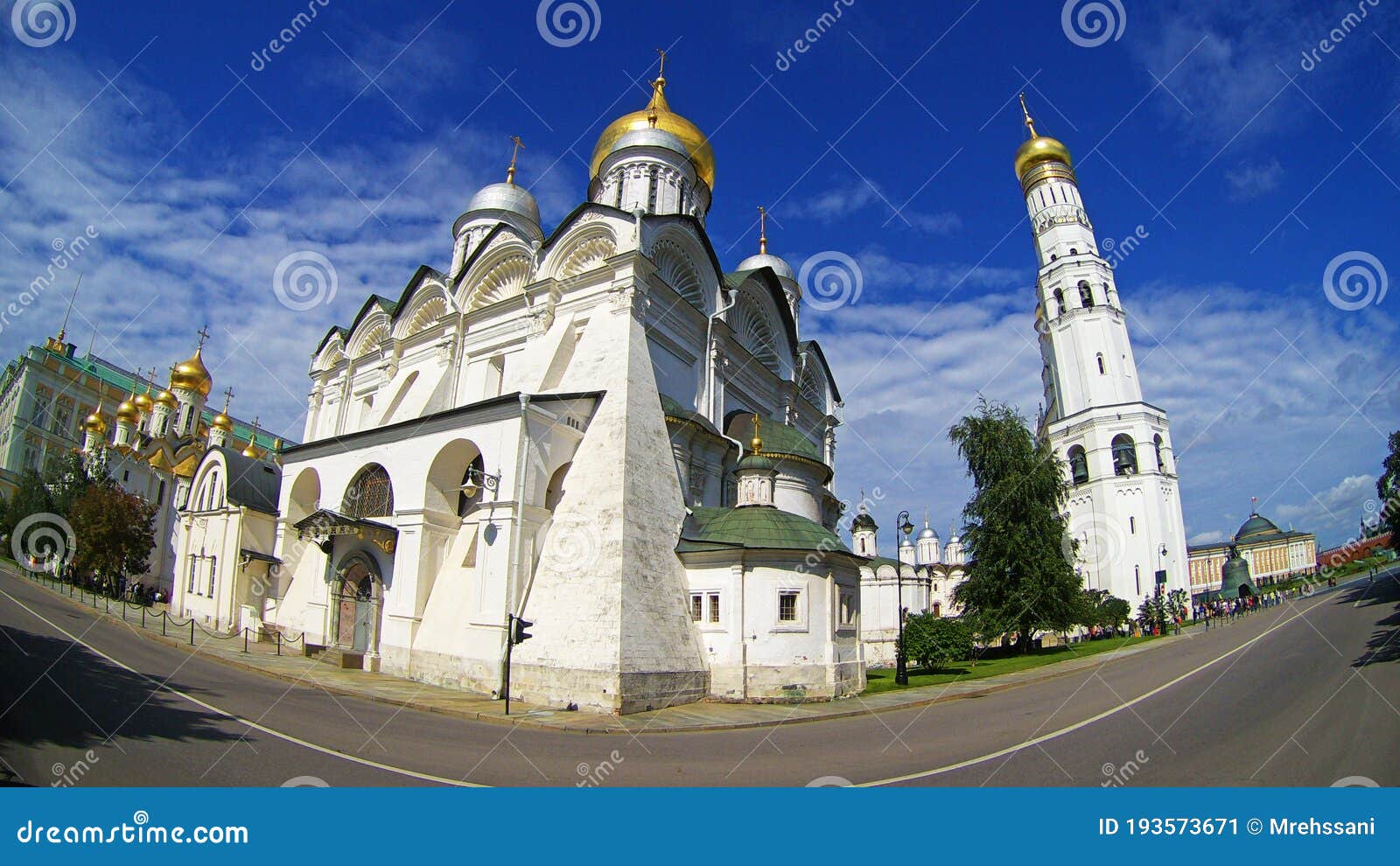 ultra wide landscape of ivan the great bell tower in moscow kremlin