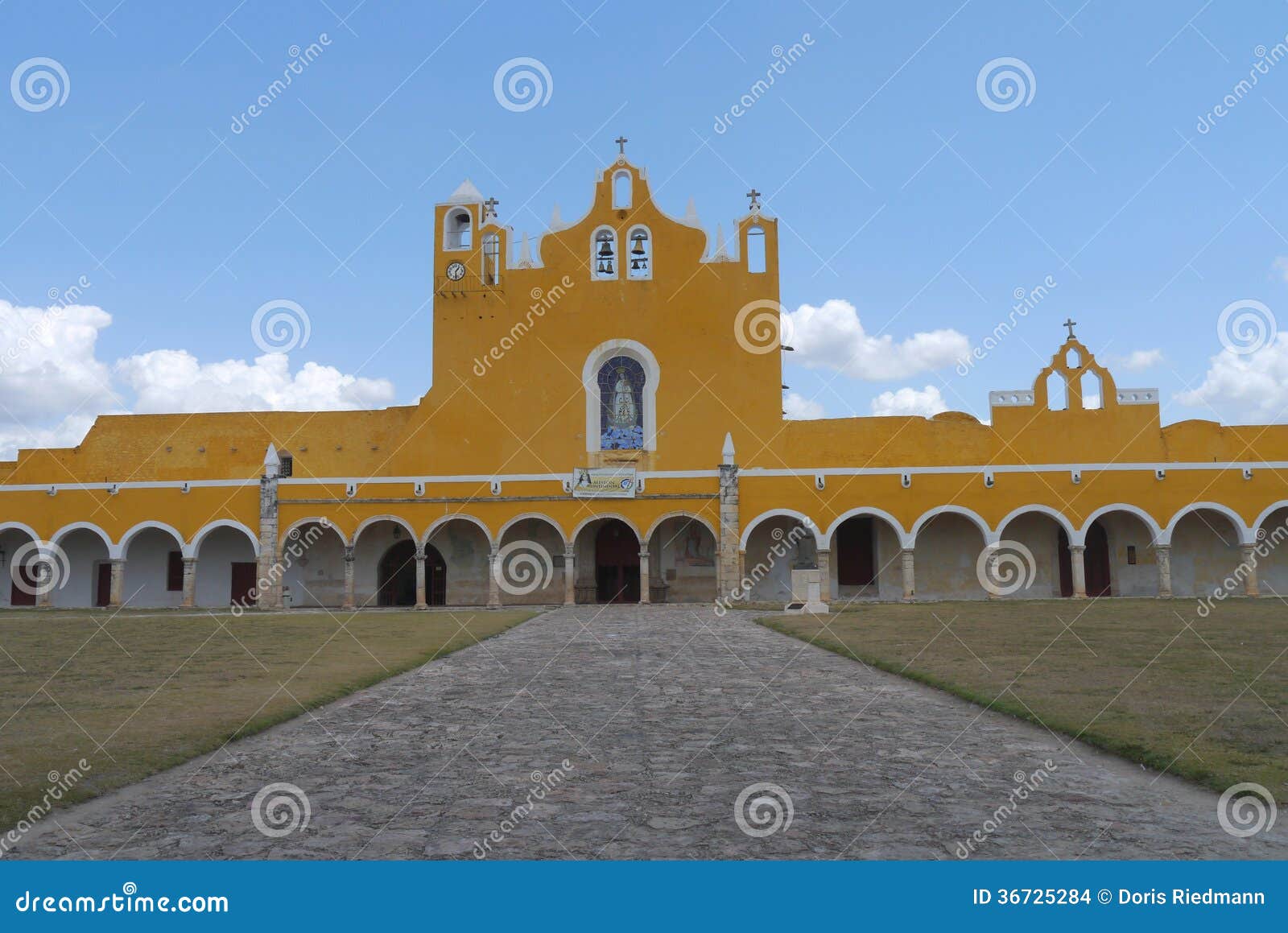 izamal mexico yucatan church yellow city monastery convent