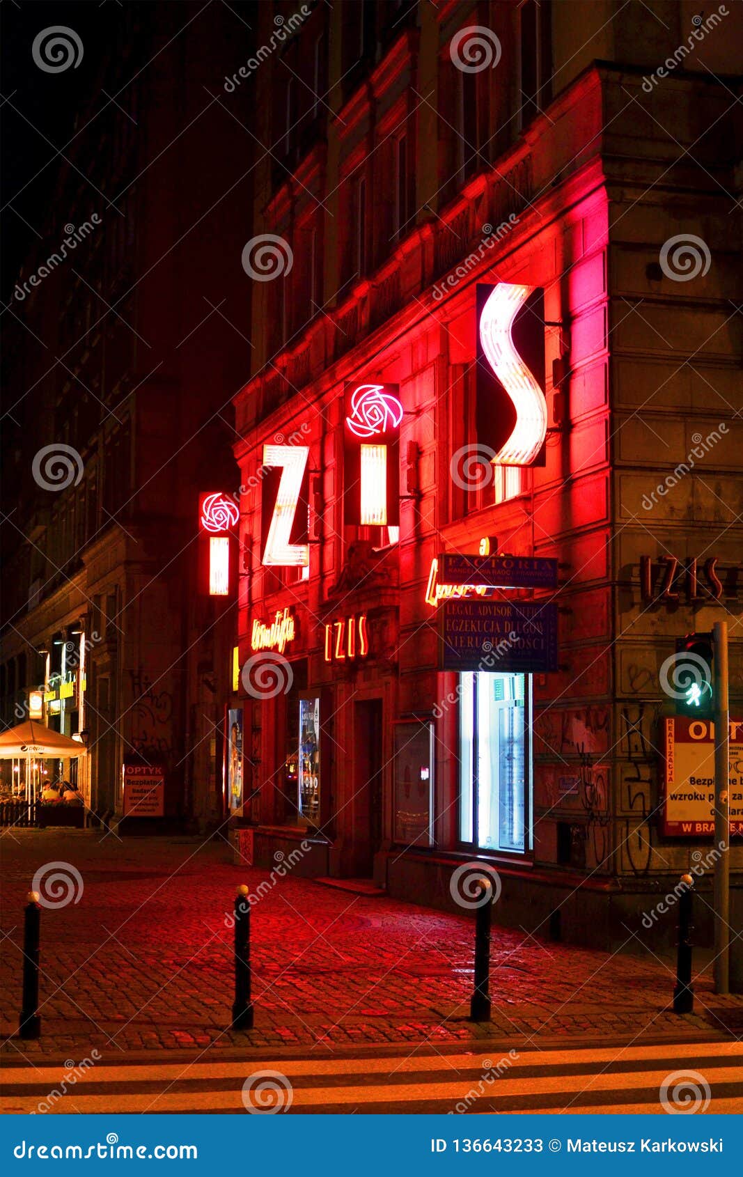 Algebraisk springvand grus IZIS Neon at Night/Warsaw Street Editorial Stock Photo - Image of neon,  oldarchitecture: 136643233