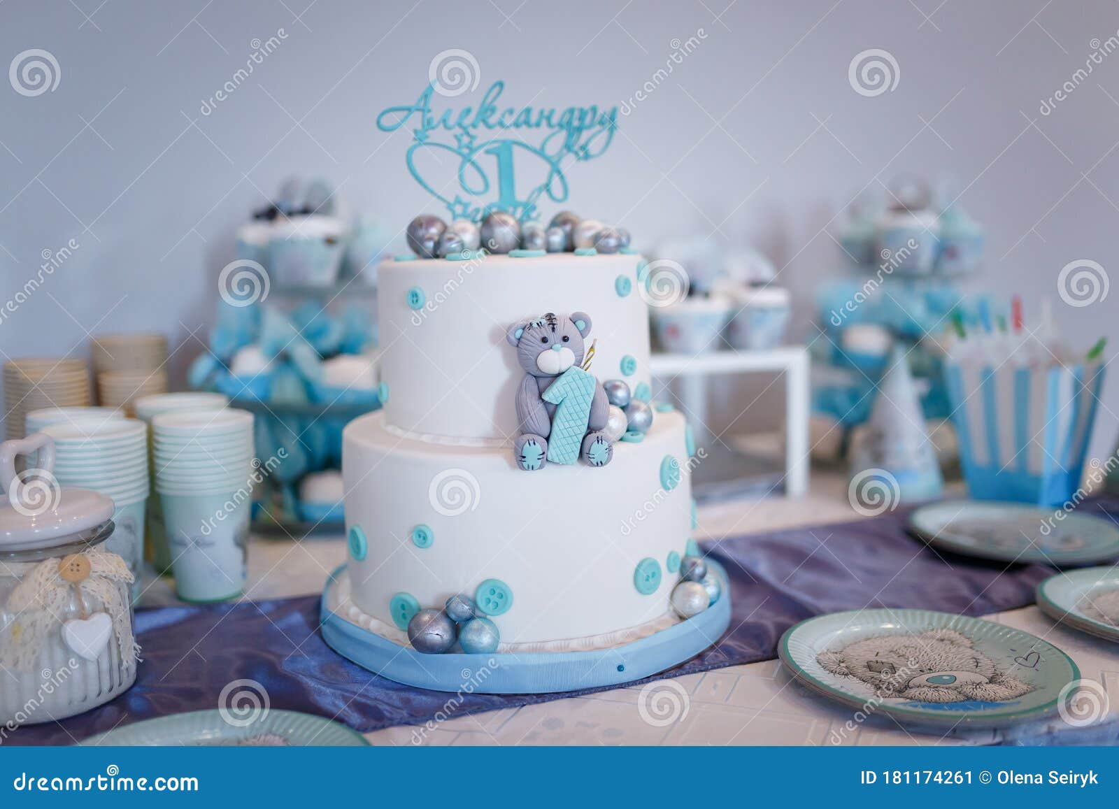 Baby boy birthday cake - Decorated Cake by Ana Crachat - CakesDecor