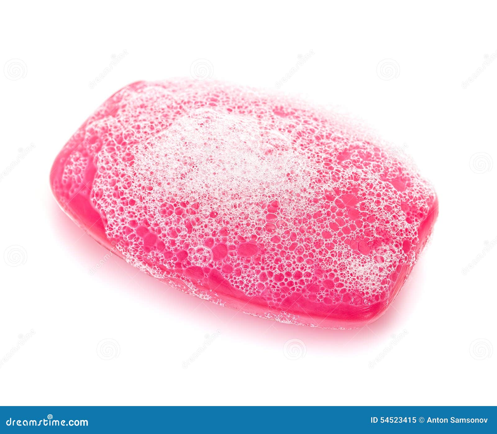 Burbuja de jabón rosada en un fondo blanco, aislamiento