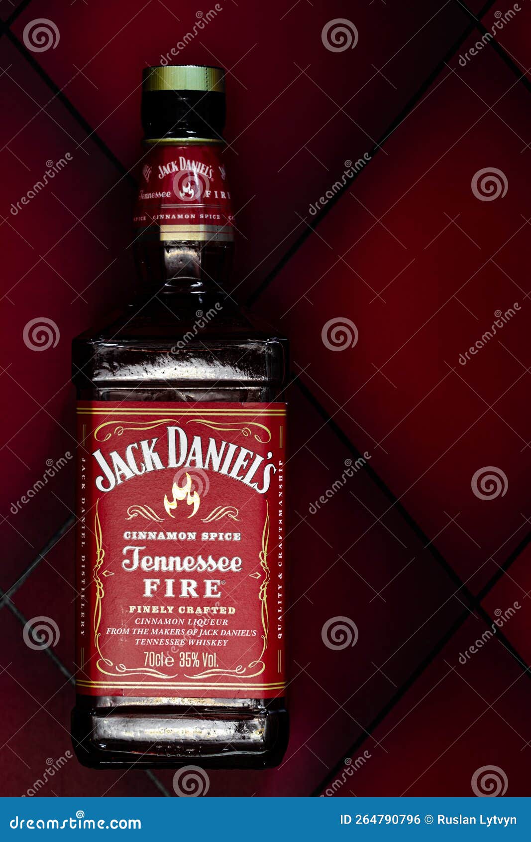 Jack Daniels Cinnamon Espice Foto Editorial - Imagem de original ...