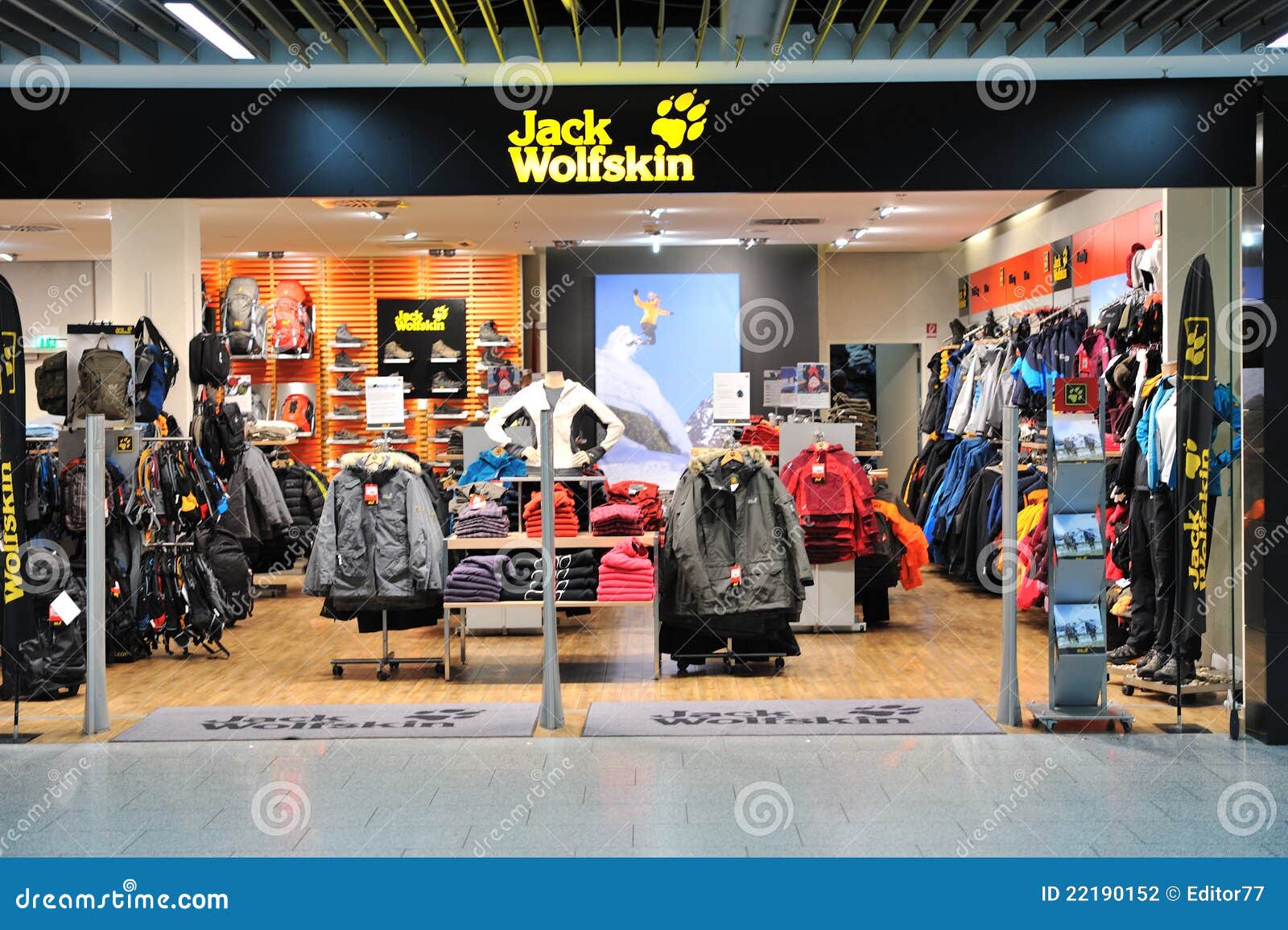 Opstand opstelling graan Jack Wolfskin Fashion Store in Frankfurt Airport Editorial Photography -  Image of brand, store: 22190152