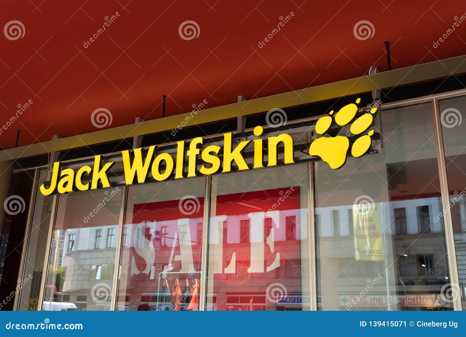 Helemaal droog te ontvangen verbinding verbroken Jack Wolfskin-winkelteken redactionele foto. Image of kleding - 139415071