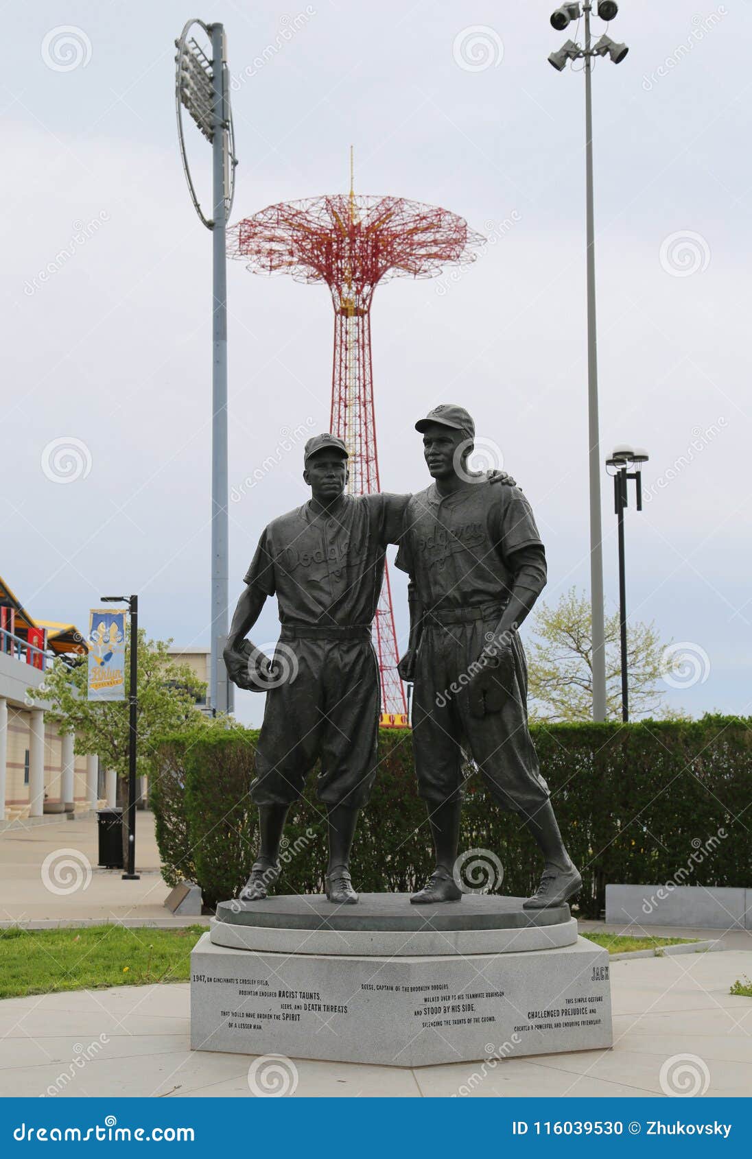 Jackie Robinson and Pee Wee Reese Statue in Front of MCU Ballpark in  Brooklyn Editorial Image - Image of coney, outfield: 116039530