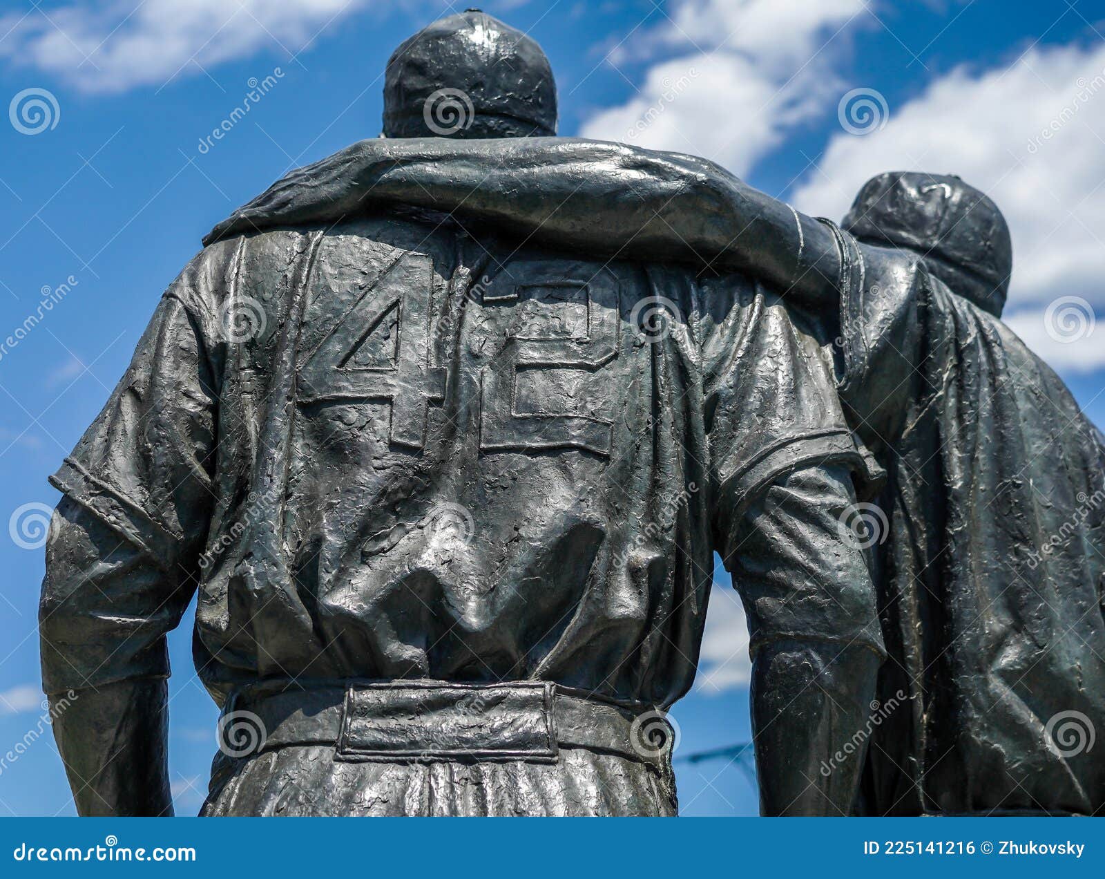 Jackie Robinson and Pee Wee Reese Statue in Front of MCU Ballpark in  Brooklyn Editorial Photo - Image of forty, city: 225141216