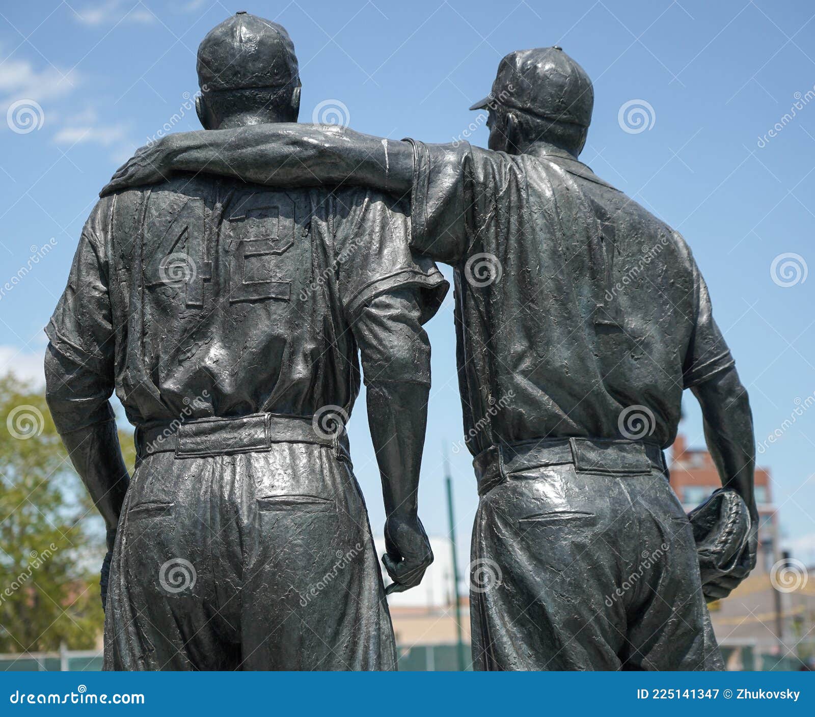 Jackie Robinson and Pee Wee Reese Statue in Front of MCU Ballpark in  Brooklyn Editorial Photography - Image of hollywood, outdoors: 225141347