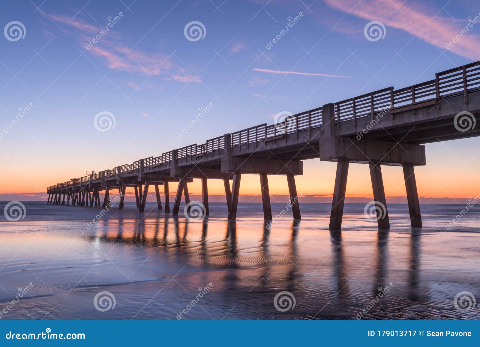 jacksonville pier in jacksonville, florida