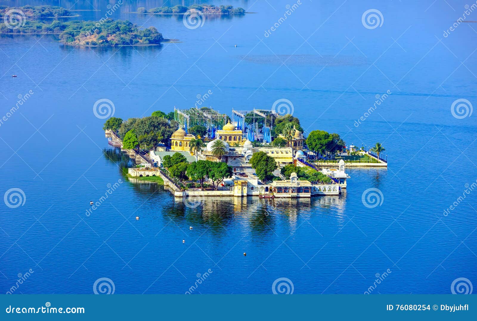 jag mandir palace on lake pichola in udaipur, india