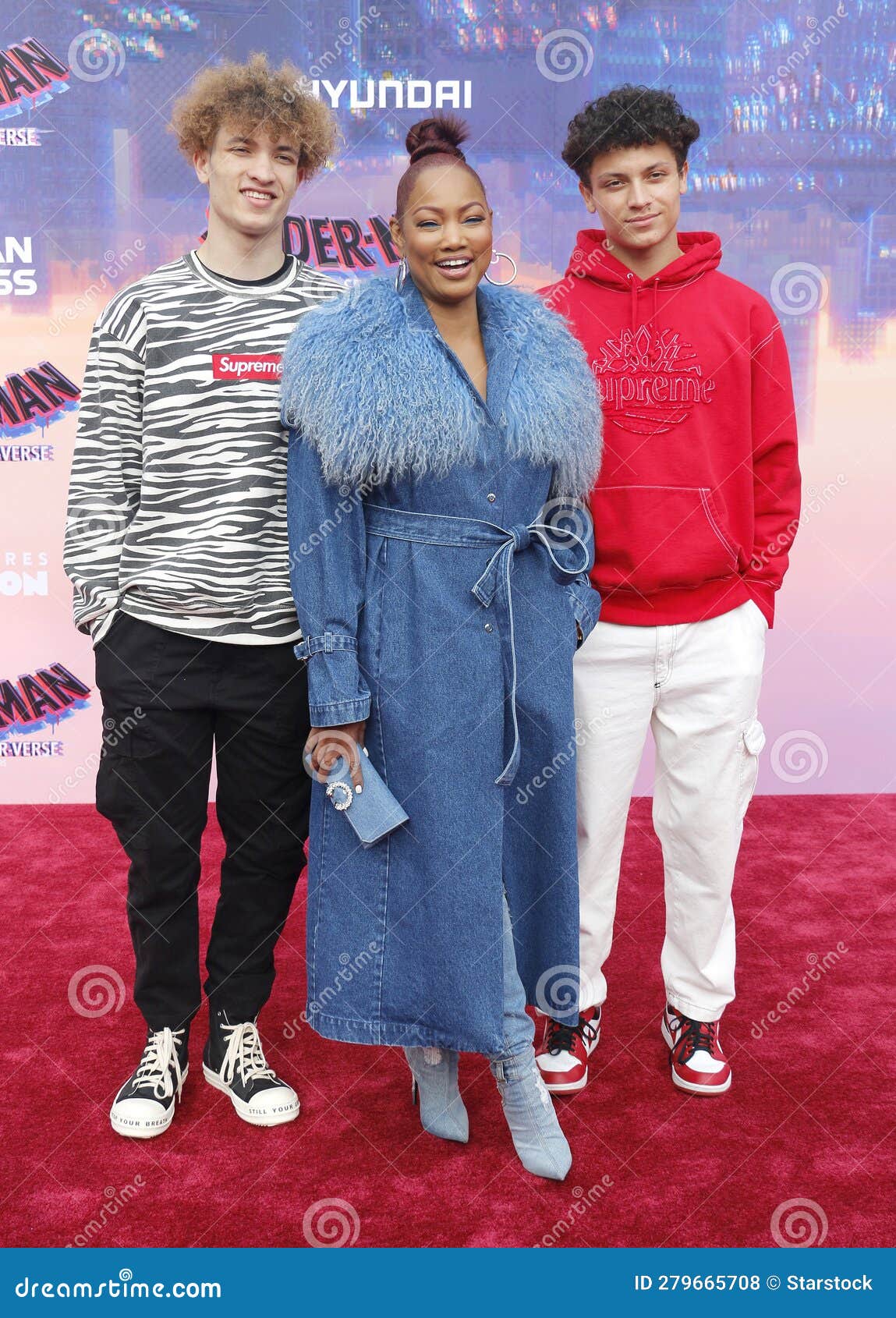 https://thumbs.dreamstime.com/z/jaid-thomas-nilon-garcelle-beauvais-jax-joseph-nilon-jaid-thomas-nilon-garcelle-beauvais-jax-joseph-nilon-premiere-279665708.jpg