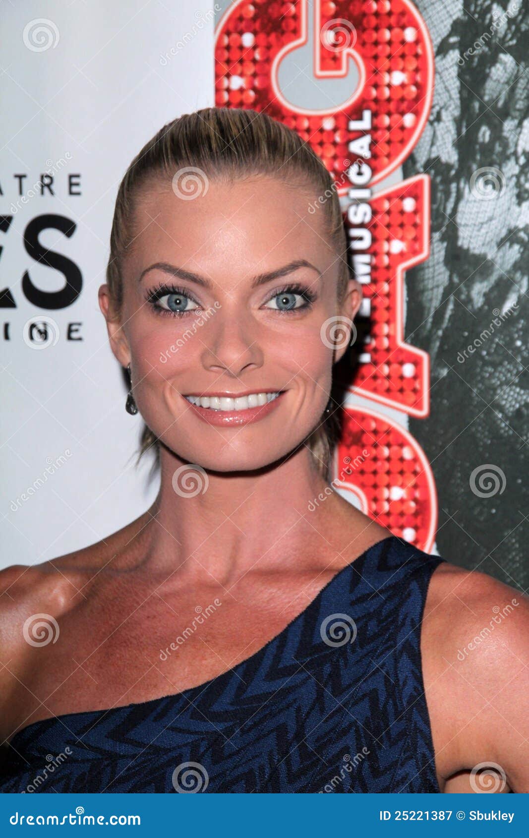 Jaime Pressly at the editorial photography. Image of chicago - 25221387