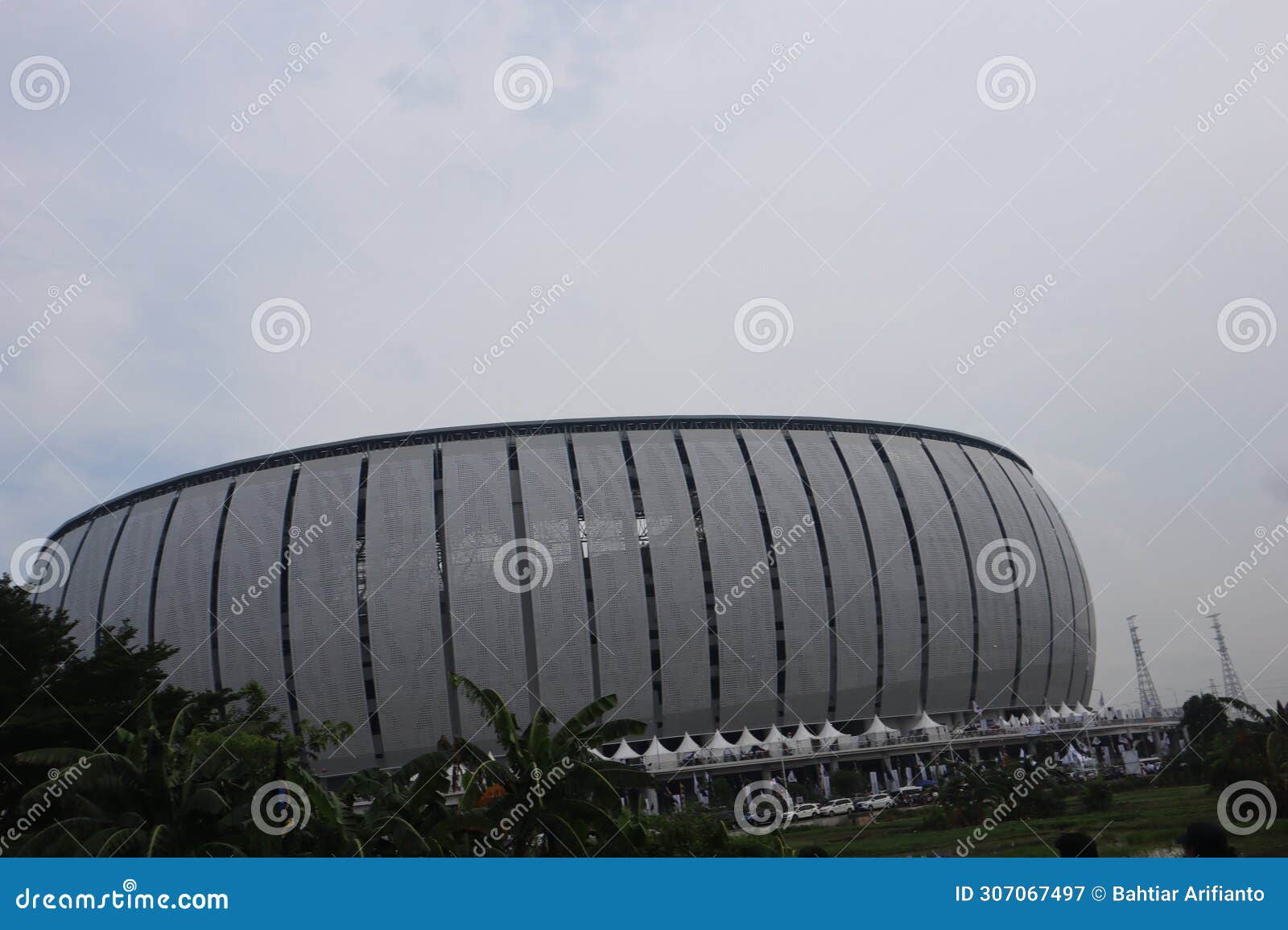 Front View of the JIS Stadium in the Middle of a Sea of ??people