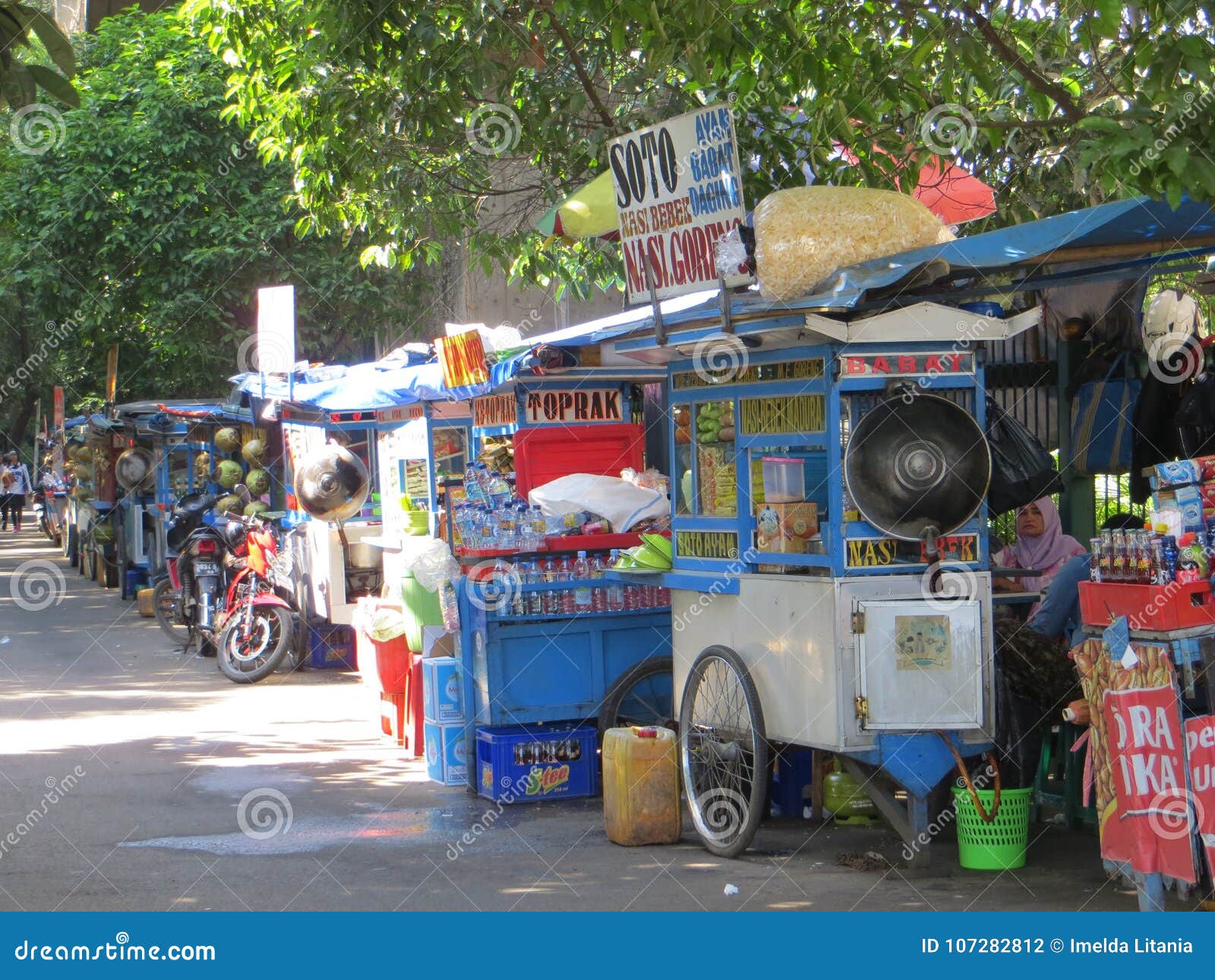 Street Food Vendors in Jakarta Editorial Photography - Image of trade