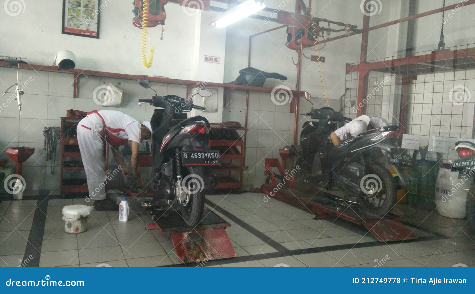 Jakarta Indonesia March 5 2021 Motorcycle In Line On Service Center Bengkel Motor During Rush Hours Editorial Stock Photo Image Of Maintenance Automobile 212749778